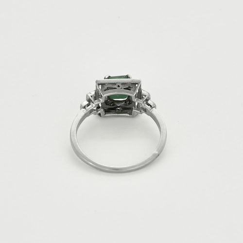 Bague 53 Bague en platine, émeraude et diamants 58 Facettes DV22972-46-53-2