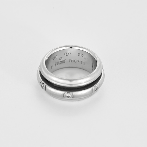 Bague 50 PIAGET - Possession - Bague en or gris et sept diamants 58 Facettes DV22972-26-50-2