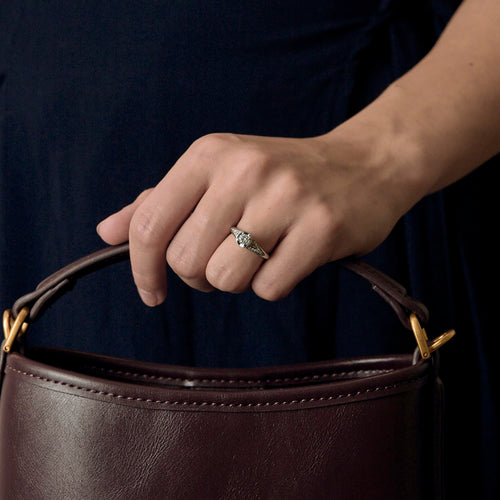 Bague 51 BULGARI - Incontro d'Amore - Bague Solitaire en platine et diamants 58 Facettes DV26170-1-51-2