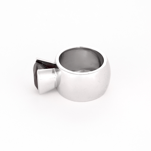45.5 Importante bague en or blanc et Grenat Pyrope 58 Facettes DV15938-11-455-2