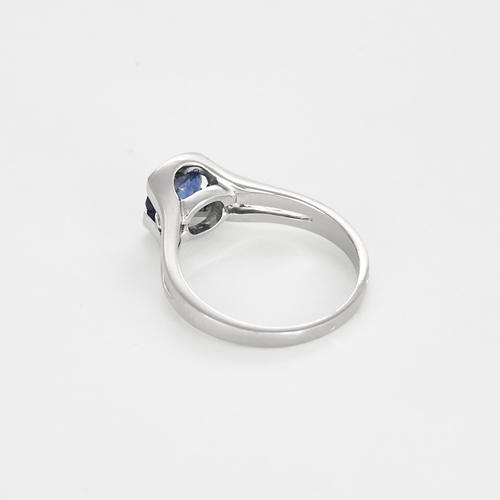 Bague en or gris, saphir et diamants