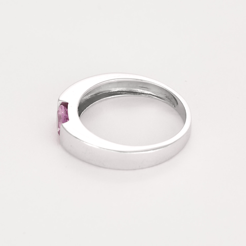 Bague en or gris et saphirs rose