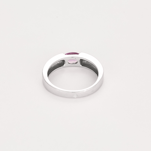 Bague en or gris et saphirs rose
