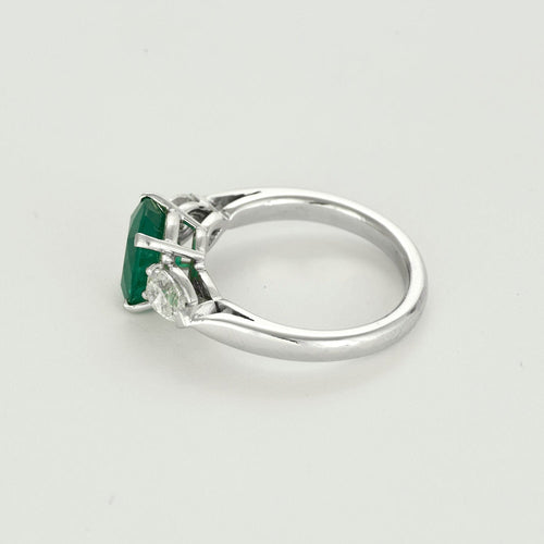 Bague 53.5 Bague en or blanc, émeraude et diamants 58 Facettes DV25209-1