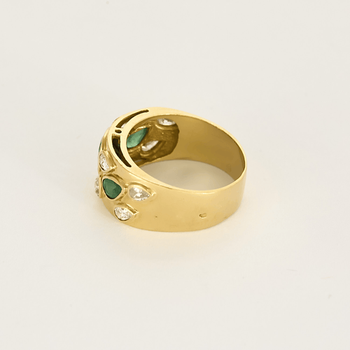 Bague 52 Bague en or jonc, saphirs, émeraudes et diamants 58 Facettes DV27468-42-52-1