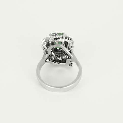 Bague 57 Bague en or gris, émeraude rectangulaire et diamants 58 Facettes DV22972-48-57-3