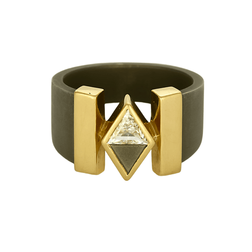 Bague 58 Bague en or jaune, titane et diamants 58 Facettes DV22498-2-58-2