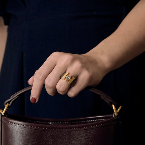 Bague 58 Bague en or jaune, titane et diamants 58 Facettes DV22498-2-58-2