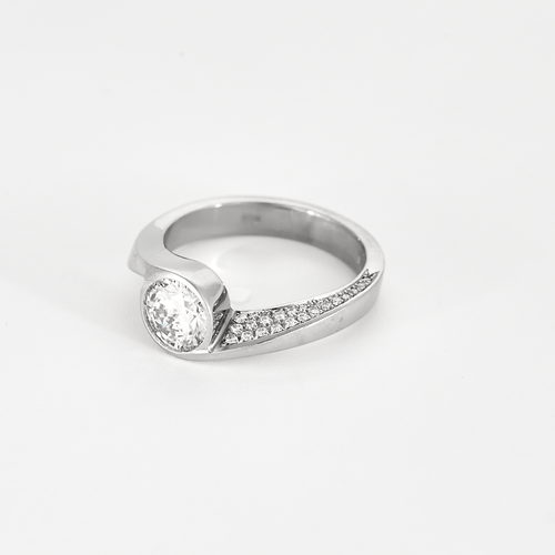 56 Bague en or gris , diamant 1.20 carat environ 58 Facettes DV0315-15-56-3