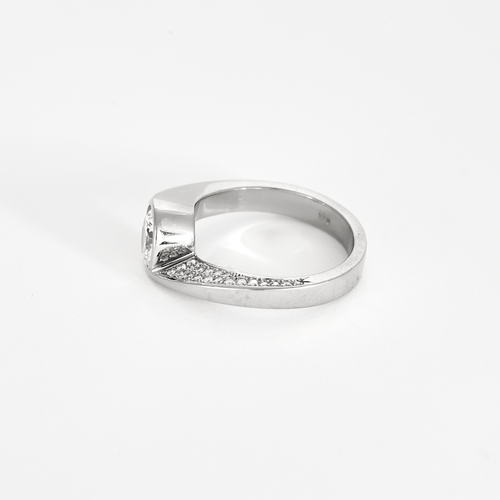 56 Bague en or gris , diamant 1.20 carat environ 58 Facettes DV0315-15-56-3