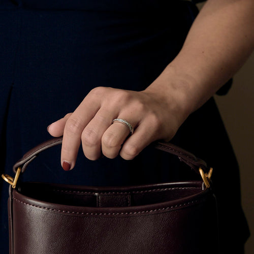 Bague 50 Cartier - Alliance en platine et diamants taille princesse. 58 Facettes DV27165-1