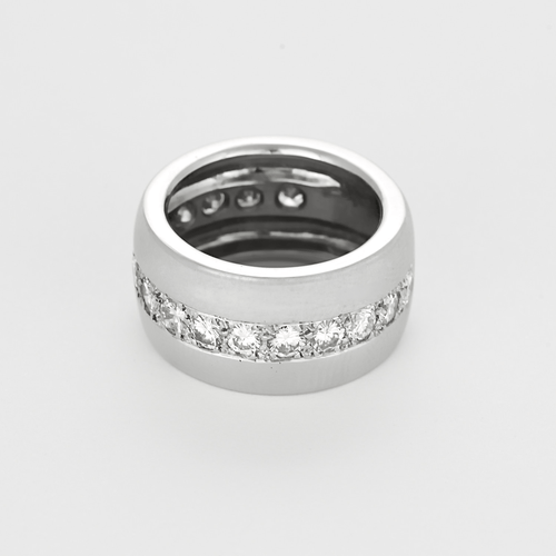 Bague 56 Importante Bague composée d’un large jonc bombé en or gris et diamants 58 Facettes DV27468-1-56-3