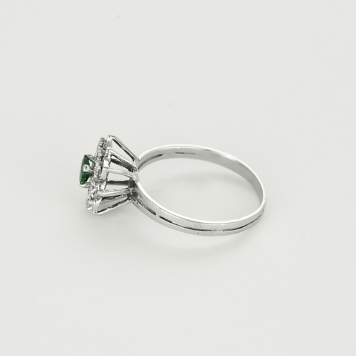 Bague 55 Bague marguerite en or blanc, émeraude et diamants 58 Facettes DV27468-67