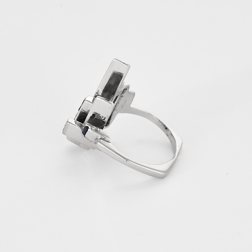 Bague 52 Bague moderniste en or gris, diamants et saphirs calibrés 58 Facettes DV27468-34-52-1