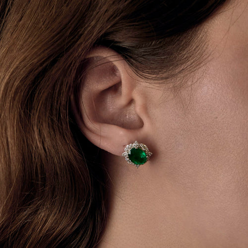 Paire de Boucles d'Oreilles en or gris, émeraude et diamants 58 Facettes DV16843-21