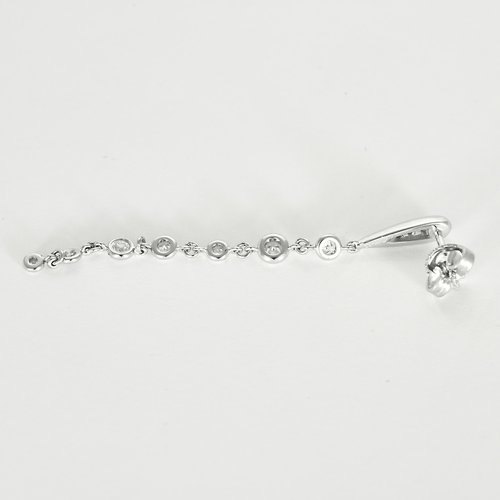 Boucles d'oreilles Paire de Pendants d'oreilles en or 14K et petits diamants 58 Facettes DV16843-20
