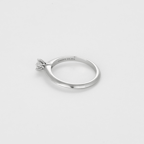 Bague 51.5 Tiffany & Co. Bague solitaire en platine et diamant 0.20 carat 58 Facettes DV28583-1