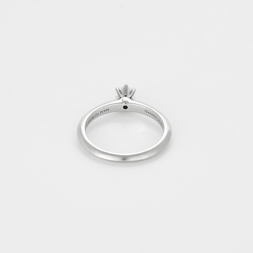 Bague 51.5 Tiffany & Co. Bague solitaire en platine et diamant 0.20 carat 58 Facettes DV28583-1