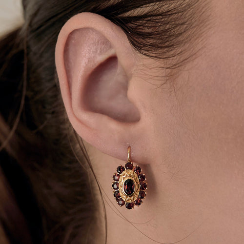 Boucles d'oreilles Paire de Boucles d'oreilles dormeuse en or jaune et grenats almandins 58 Facettes DDV0463-23