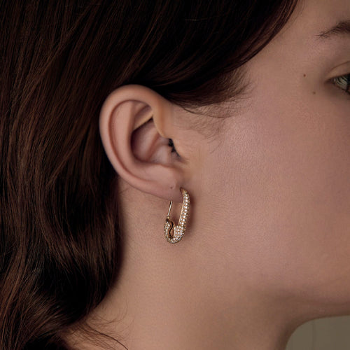 Boucles d'oreilles ANITA KO - Safety Pin - Mono Boucle d'oreille en or 14K et diamants 58 Facettes DDV28537-2