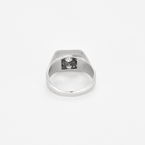 Bague 52 Elégante bague de type chevalière en or blanc et diamants 58 Facettes DV27468-68-52-1