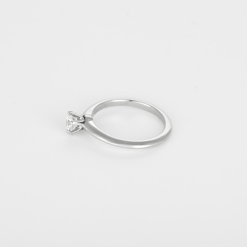 Bague TIFFANY & CO - Bague Solitaire en platine et diamant 58 Facettes DV27966-1-515-5