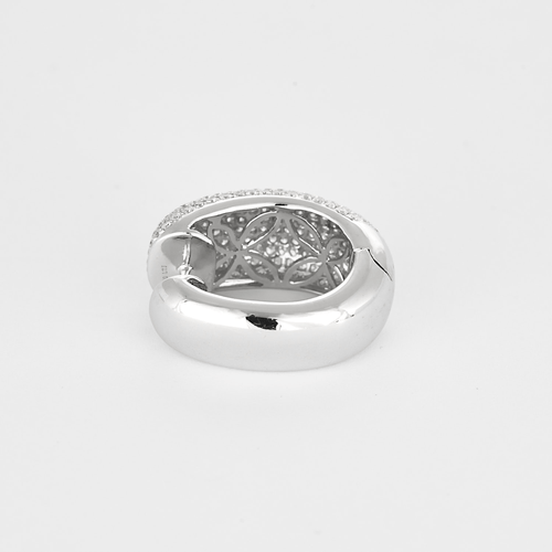 Paire de larges anneaux d'oreilles en or gris et diamants 58 Facettes DV27418-1