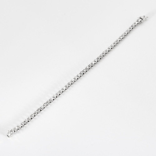 Bracelet Bracelet ligne en or gris et diamants. 2.25 carat environ. 58 Facettes DV25824-2