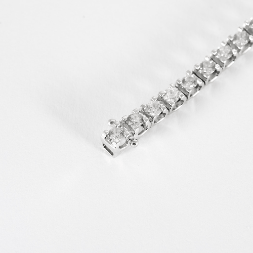 Bracelet Bracelet ligne en or gris et diamants. 2.25 carat environ. 58 Facettes DV25824-2