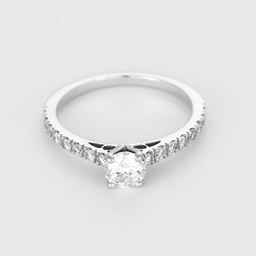 Solitaire en or blanc et diamants