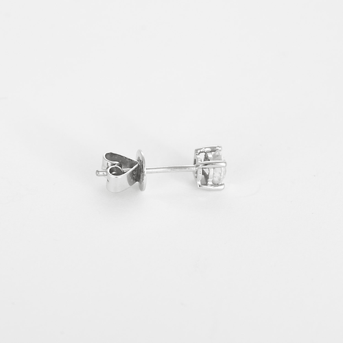 Paire de Boutons d'oreilles en or gris et diamant 0.35 carat environ 58 Facettes DV25824-1