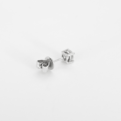 Paire de Boutons d'oreilles en or gris et diamant 0.35 carat environ 58 Facettes DV25824-1