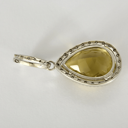 Boucles d'oreilles Paire de Pendants d'oreilles en or gris, quartz lemon et diamants 58 Facettes DV16843-14