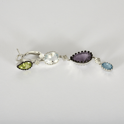 Boucles d'oreilles Boucles d'oreilles pendantes en or blanc, diamant, améthyste, topazes, péridot, améthyste 58 Facettes DV16843-25