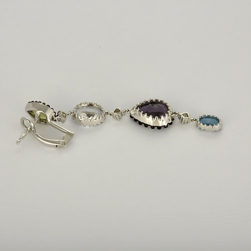 Boucles d'oreilles Boucles d'oreilles pendantes en or blanc, diamant, améthyste, topazes, péridot, améthyste 58 Facettes DV16843-25