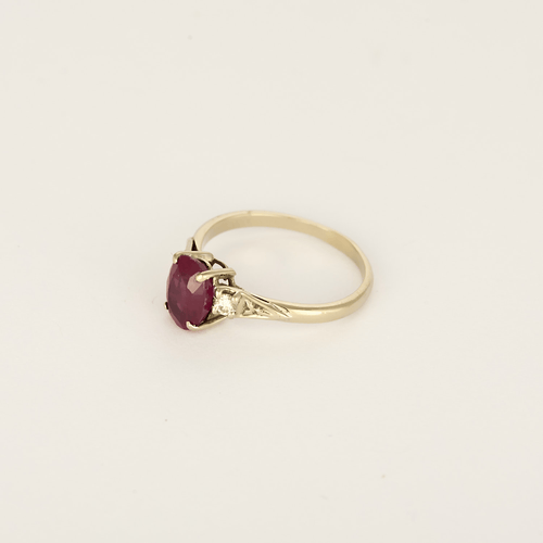 Bague 55 Bague en or blanc ornée d’un rubis de 1,50 carat, épaulé de diamants pour 0,12 carat au total 58 Facettes DV31868-2