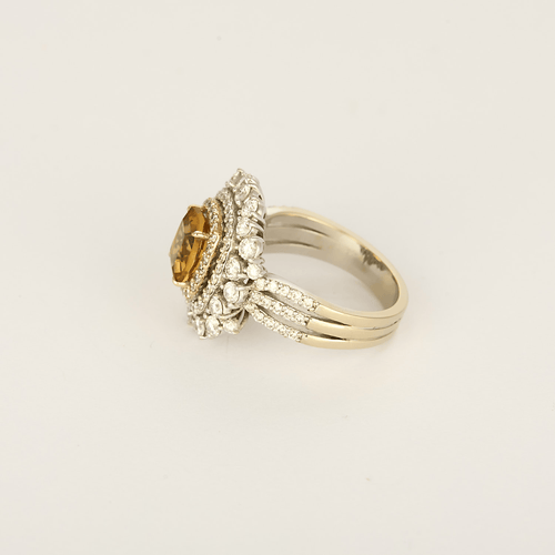 Bague en platine , citrine et diamants