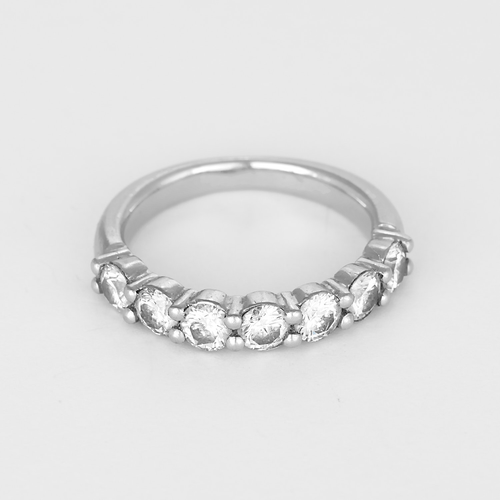 Bague 50 Élégante Demie-alliance en platine et diamants : 0,70 carat au total 58 Facettes DV31868-1