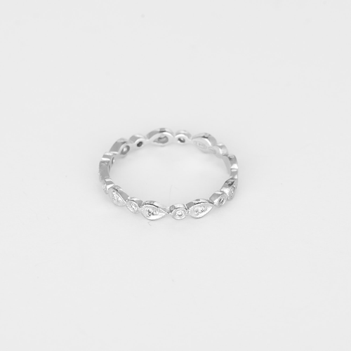 Alliance en or blanc et diamants