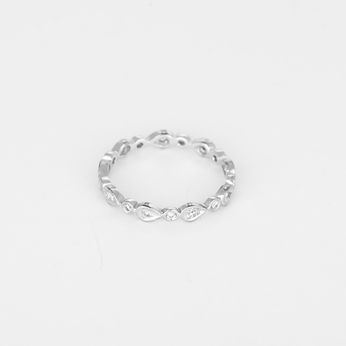 Alliance en or blanc et diamants
