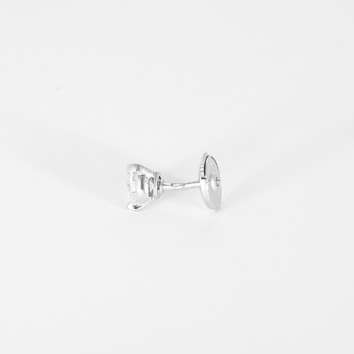 VAN CLEEF & ARPELS - Boucles d'oreilles puces en or blanc et diamants