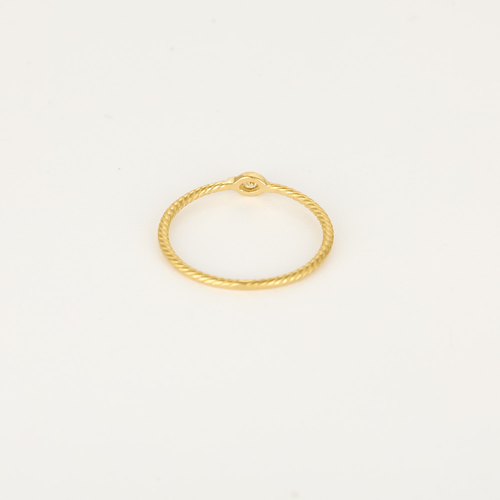 Délicate bague en or jaune et diamant : 0,05 carat