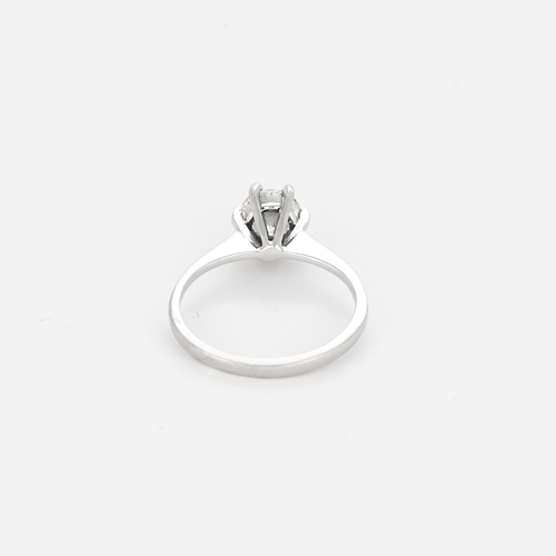 Bague 48.5 Bague solitaire en or gris et diamant 0.70 carat environ. 58 Facettes DV27961-3
