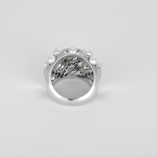 Bague 50.5 Chanel - Baroque - Bague dôme en or blanc, diamants : 0,80 carat et perles 58 Facettes DV32151-1
