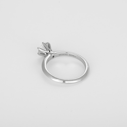 Bague 52 TIFFANY - Bague solitaire en platine et diamant 0.90 carat 58 Facettes DV32074-1