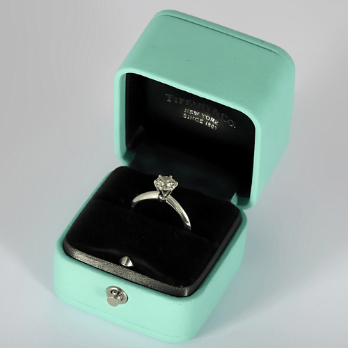Bague 52 TIFFANY - Bague solitaire en platine et diamant 0.90 carat 58 Facettes DV32074-1