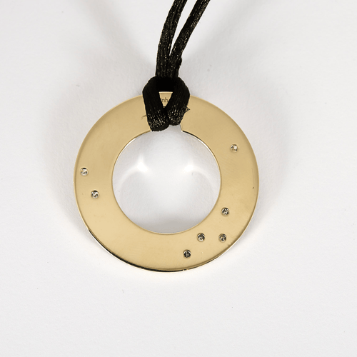 Dinh Van - Cible - Élégant pendentif en or blanc, diamants sur cordon noir 58 Facettes DV32132-1