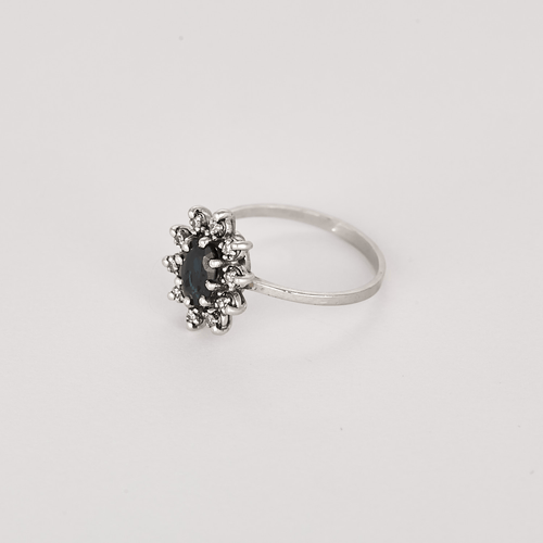 53 Bague marguerite en or blanc, saphir et diamants 58 Facettes DV32533-1