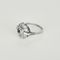 57 Élégante bague en or blanc, diamants et émeraude 58 Facettes DV32086-67