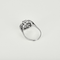 57 Élégante bague en or blanc, diamants et émeraude 58 Facettes DV32086-67